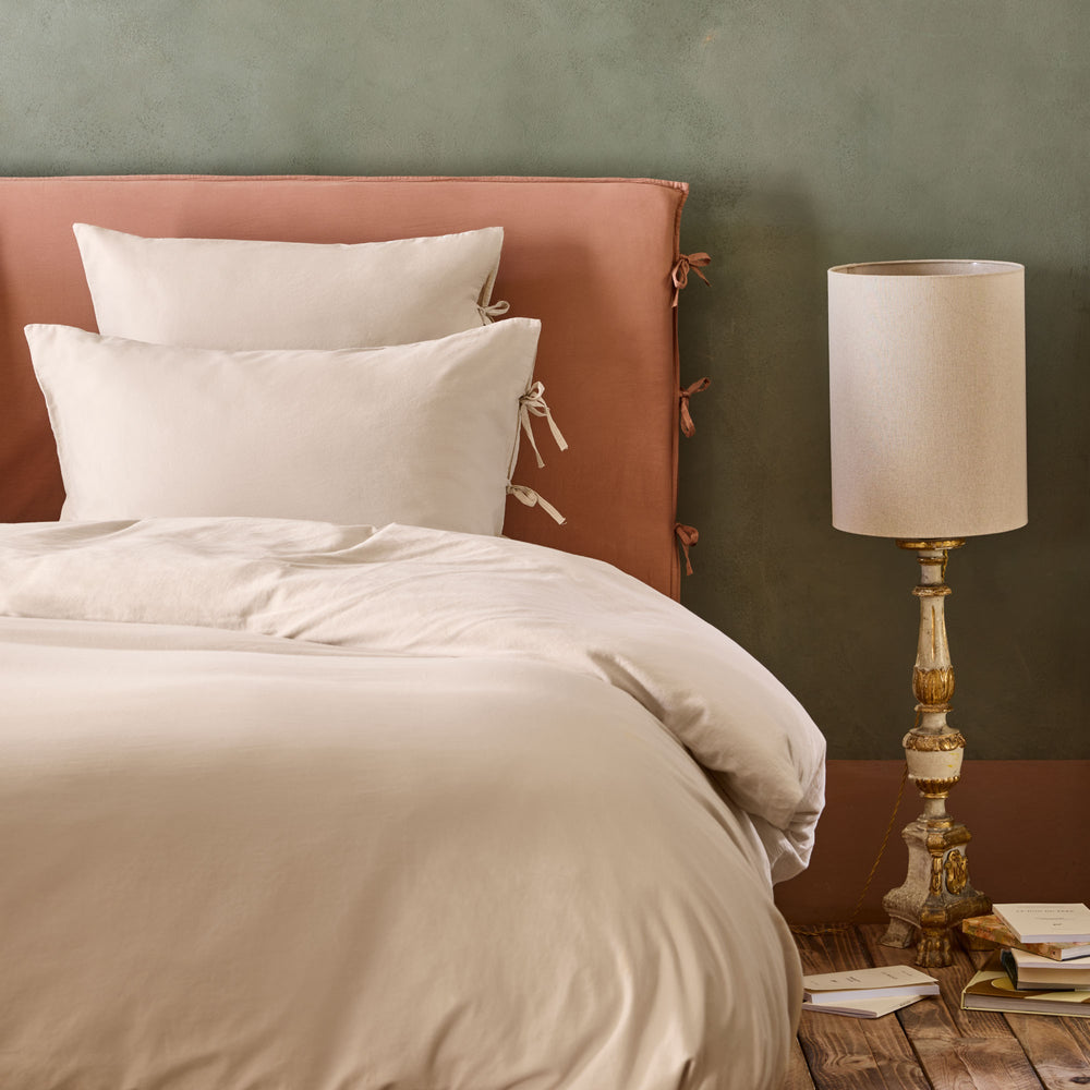 Lot de 2 Taies d'Oreiller SATHEENE - Beige Nude - Design Épuré et Luxueux