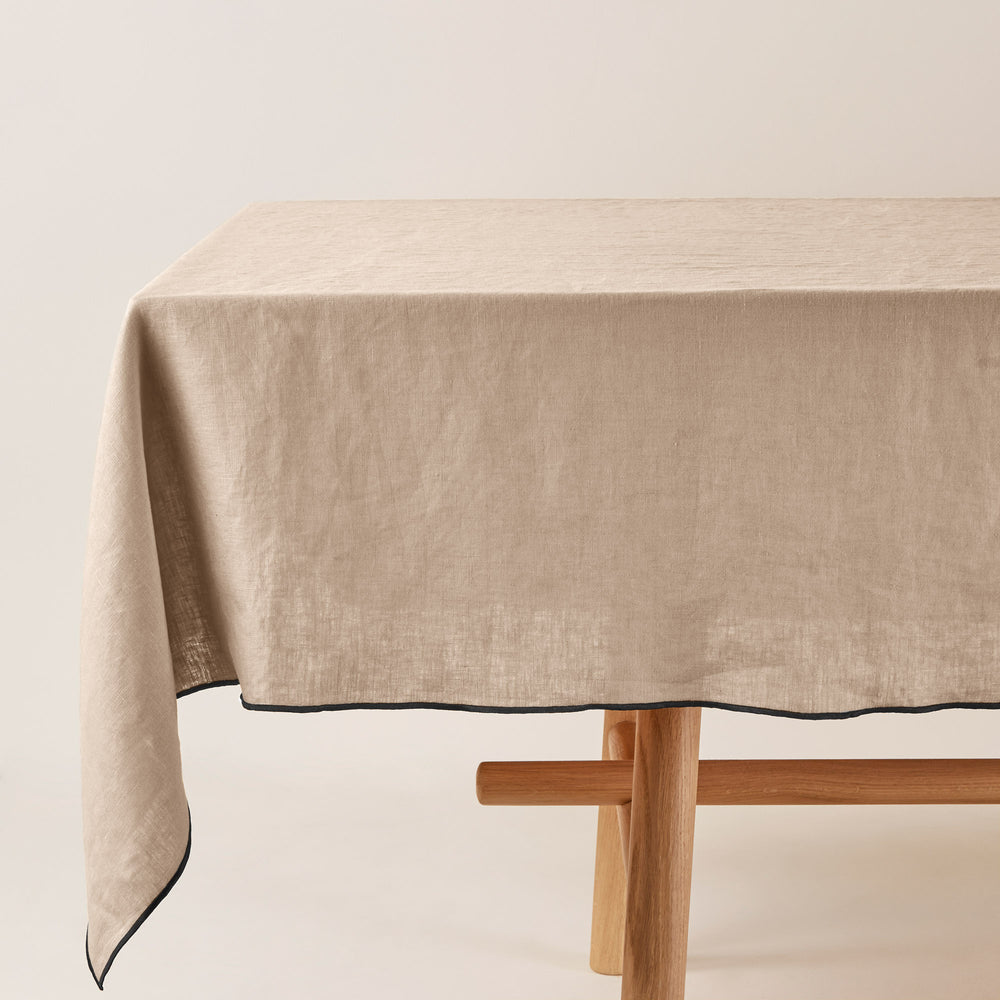 Nappe carrée CARLINA sable et bourdon noir