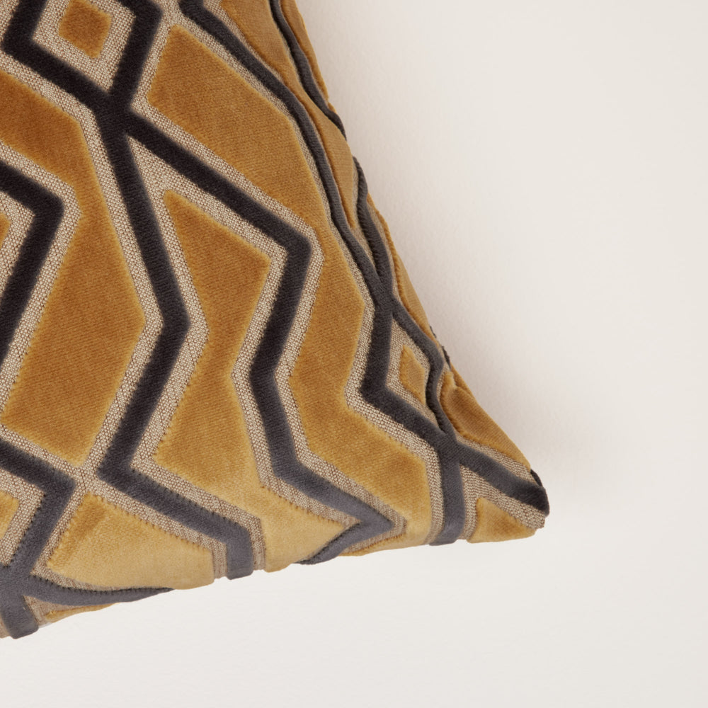 Housse de coussin KUMBO Jacquard Velours Ocre et Noir - 5