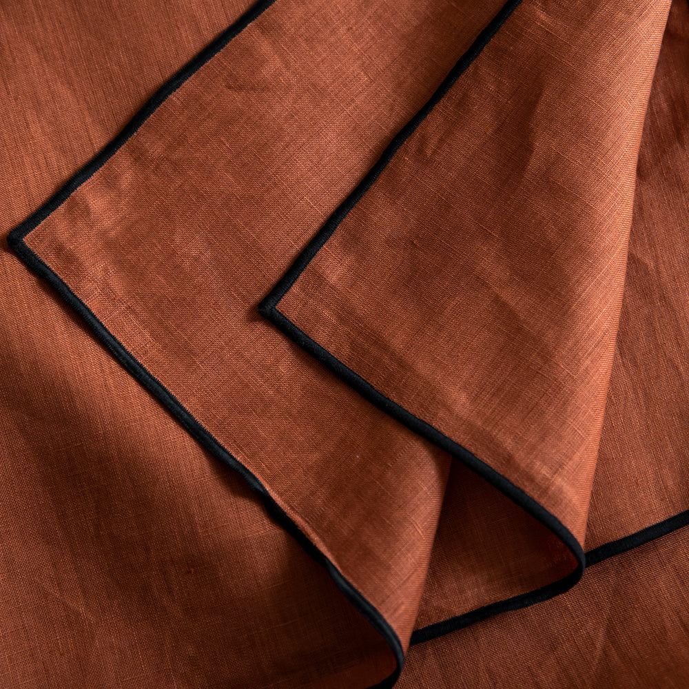 Nappe Carrée CARLINA en Lin Lavé Terracotta et Bourdon Noir - 10