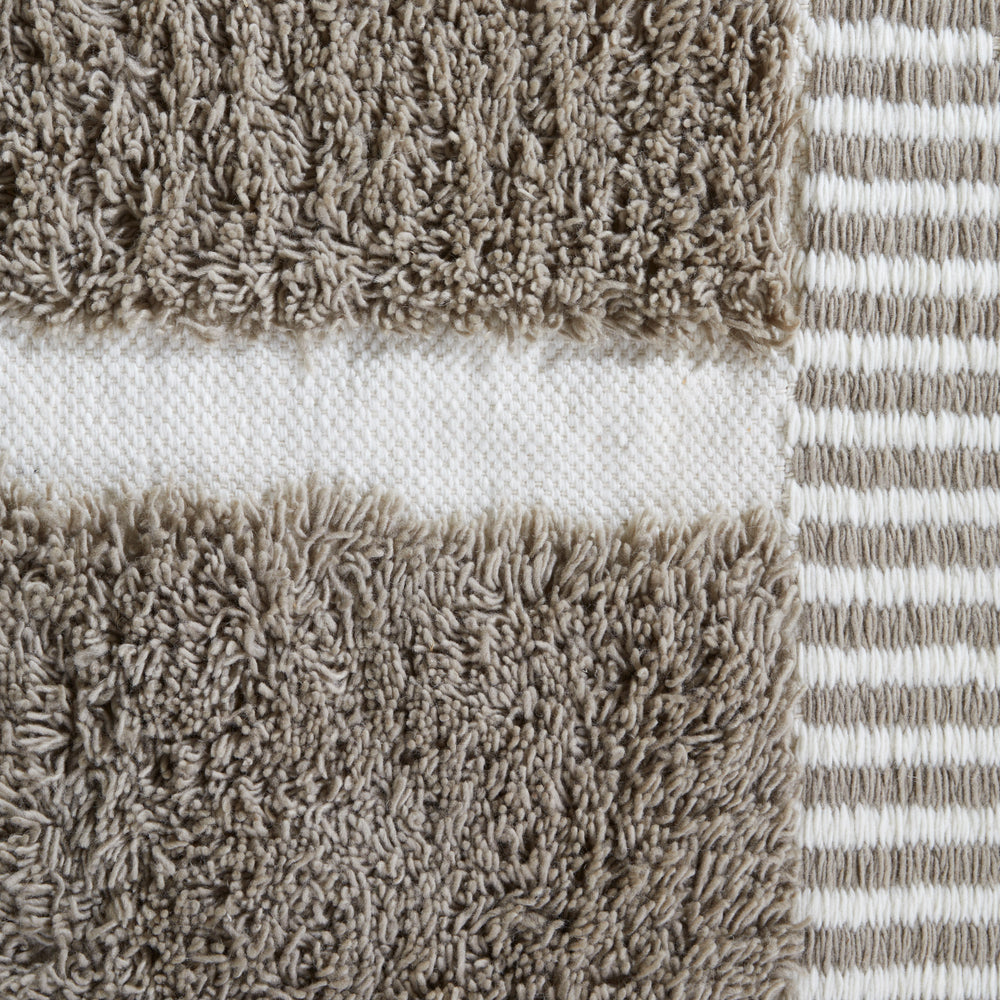 Tapis de Salon Ethnique Gris Cendré AROUNE Chaleureux et Isolant - 9