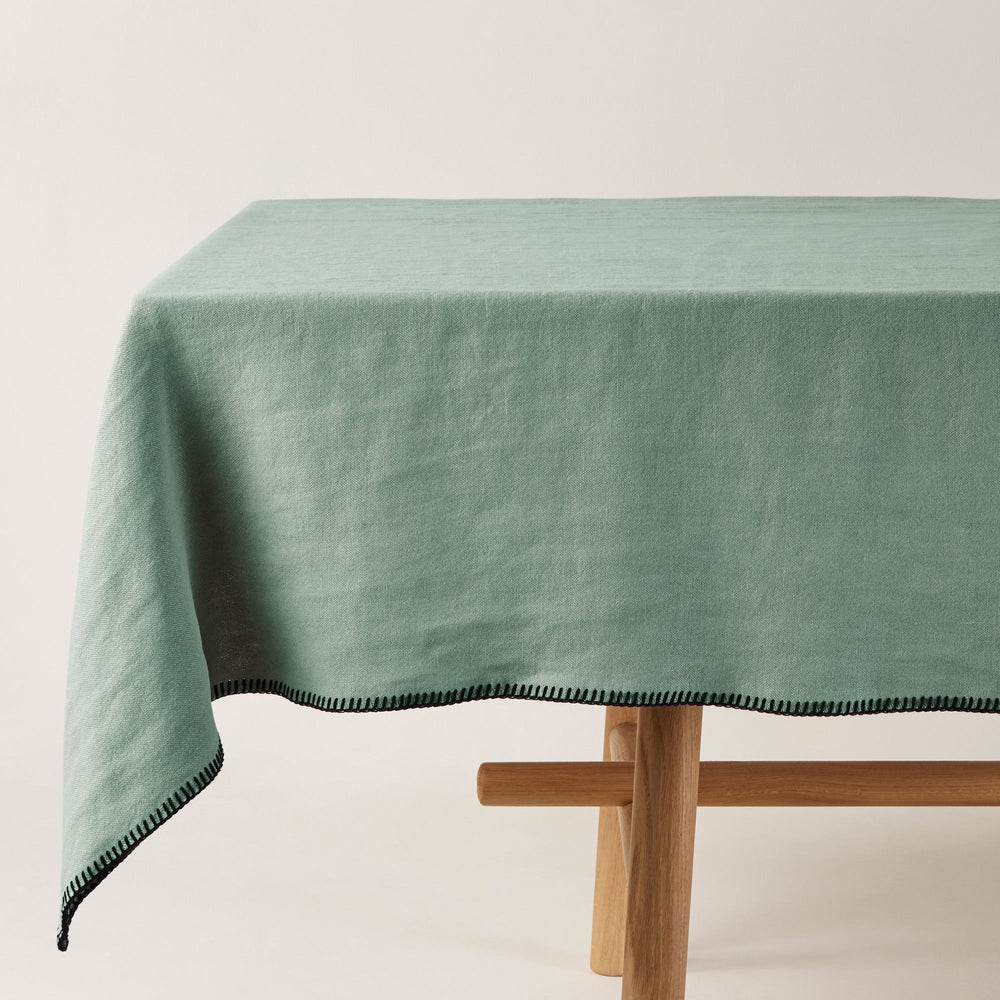 Nappe Rectangulaire NINO 100 % Lin Européen Certifié Oeko-Tex - Vert de Gris avec Feston Noir