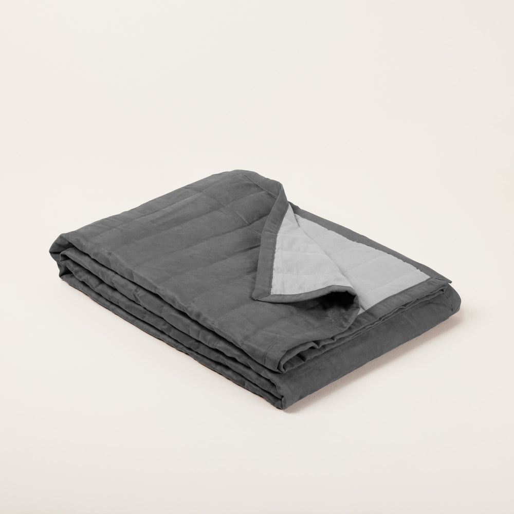 Couvre-lit matelassé élégant gris foncé MONTANA au design daim
