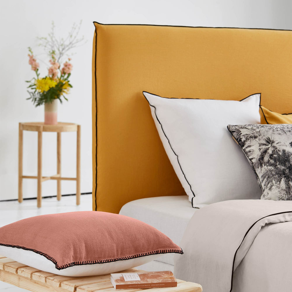Housse de tête de lit CARLINA 100% lin lavé ocre et bourdon noir - 3