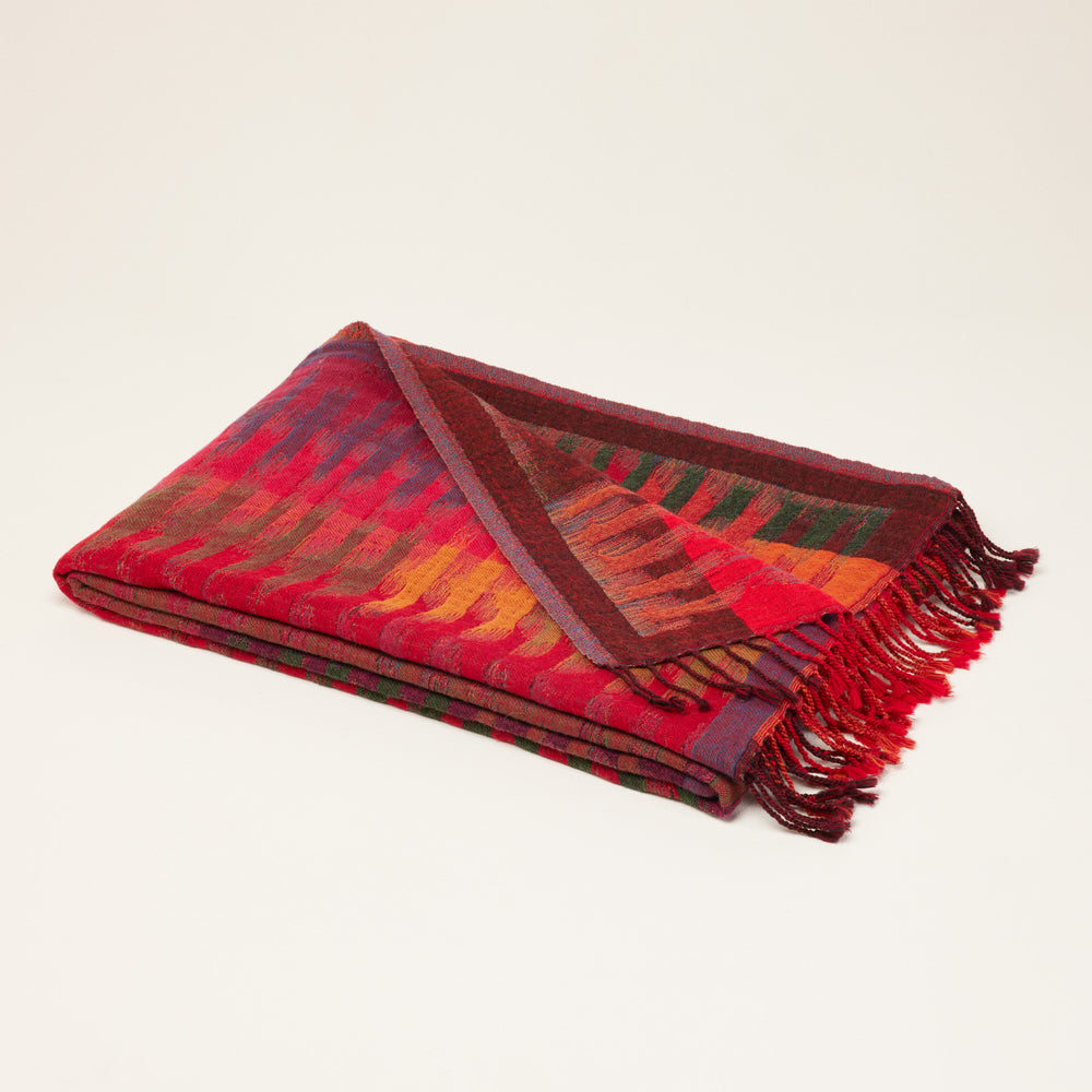 Plaid KHAN cardinal en pure laine motif ikat artistique - 5