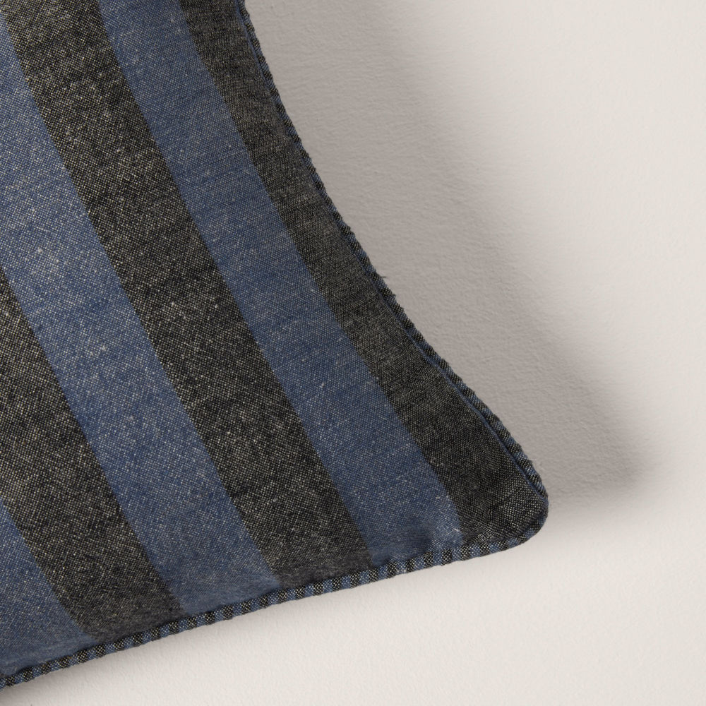 Housse de coussin TANGUY indigo et noir uni motif biface - 6