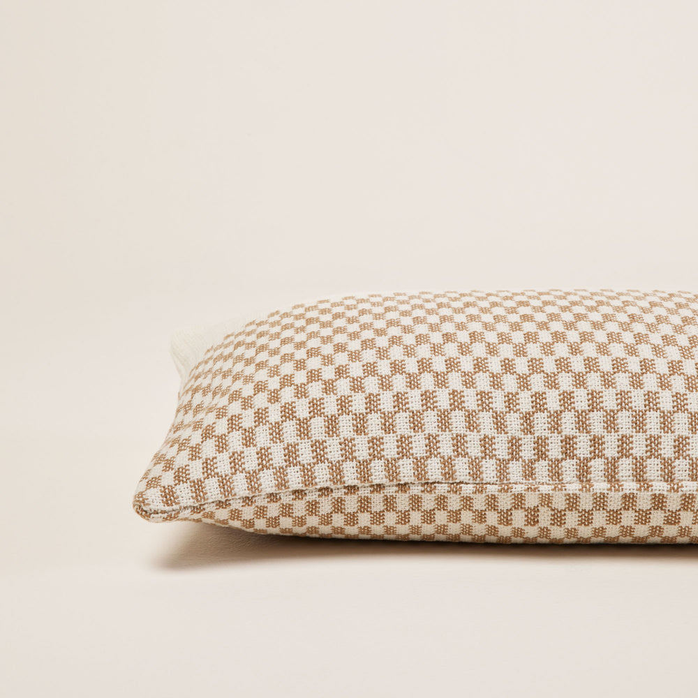 Housse de coussin FARIK ivoire et sépia design asymétrique - 6