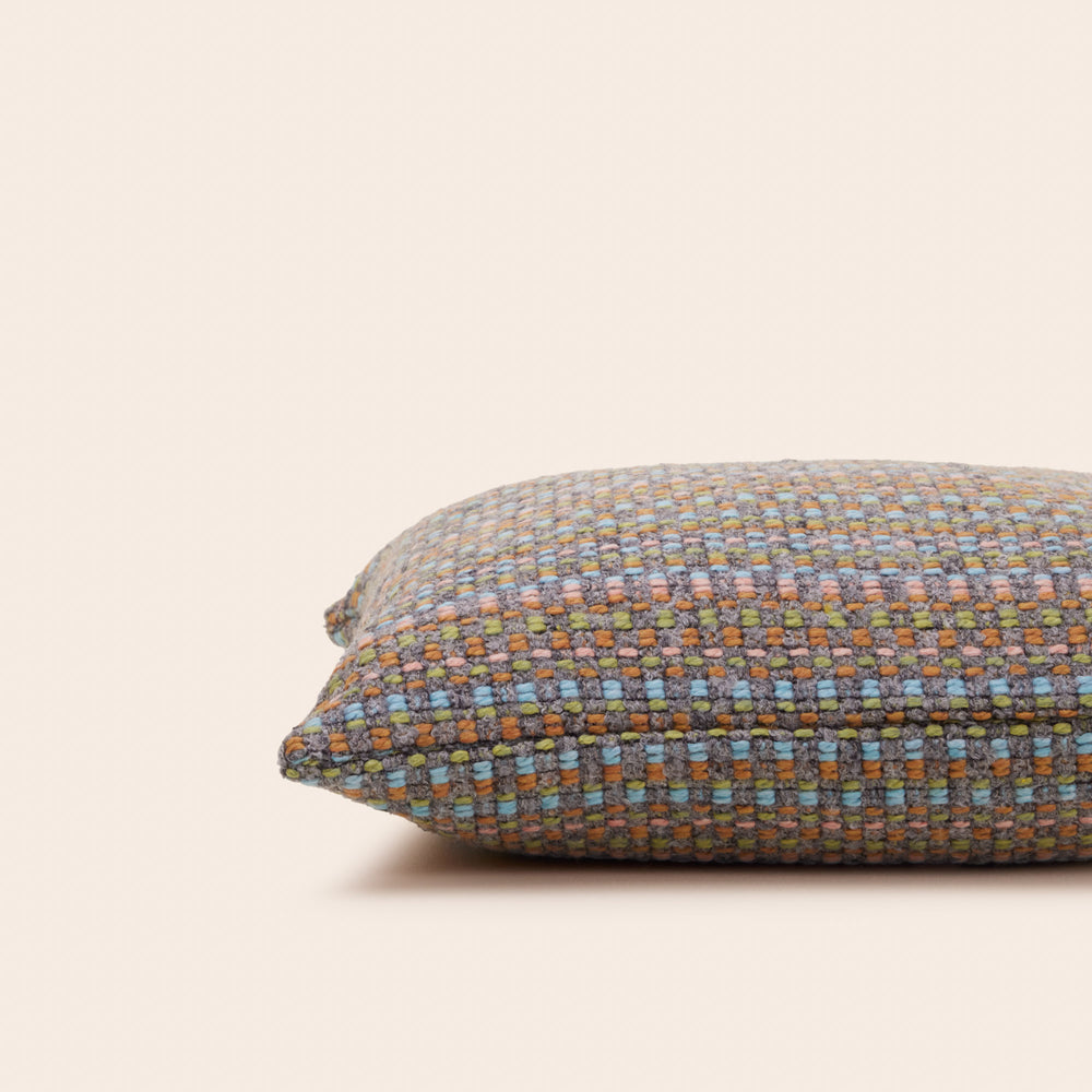 Housse de coussin BRODIE gris et pastels - 5