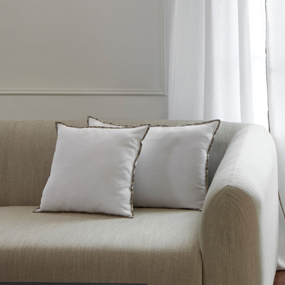 Housse de coussin élaborée à dégradé blanc et bourdon - Collection GHABY - 3
