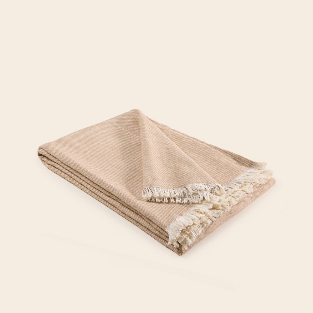 Couverture GORAN beige clair et camel moderne en coton biologique hiver salon