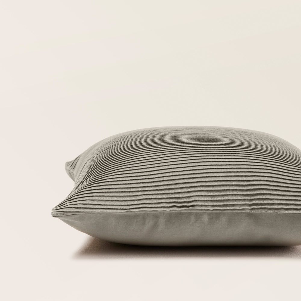 Housse de coussin décorative ONDINE vétiver en coton plissé - 6