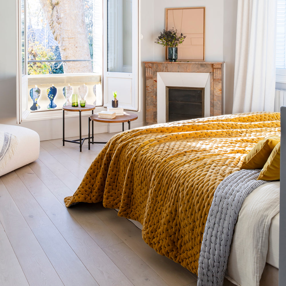 Couvre-lit matelassé MALO en velours de coton ocre - Douceur exceptionnelle et élégance intemporelle