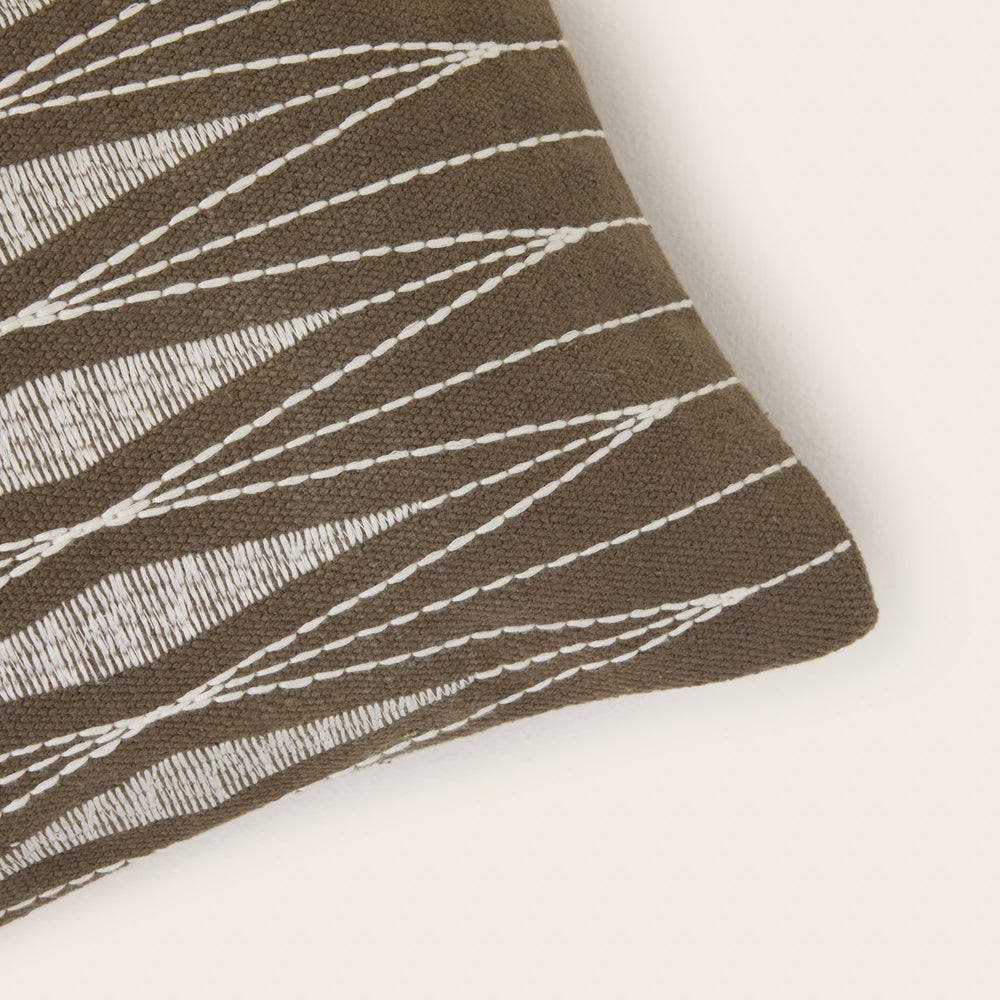 Housse de coussin carré brodée ESRA olive brune - 6