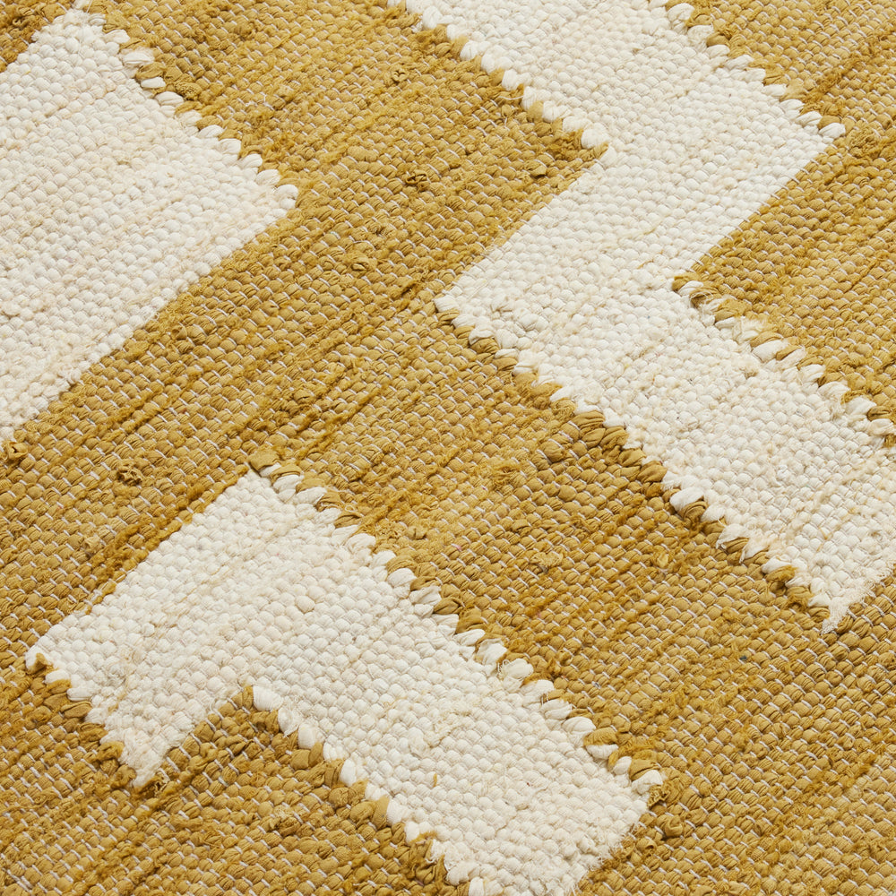 Tapis de sol IMANOL ocre et ivoire design motif géométrique grand format - 7