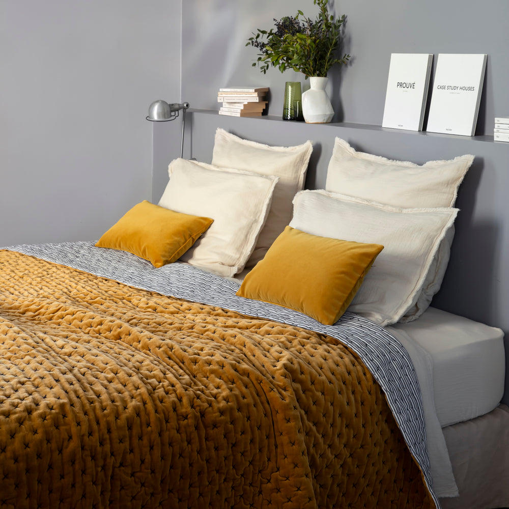 Couvre-lit matelassé MALO en velours de coton ocre - Douceur exceptionnelle et élégance intemporelle - 4