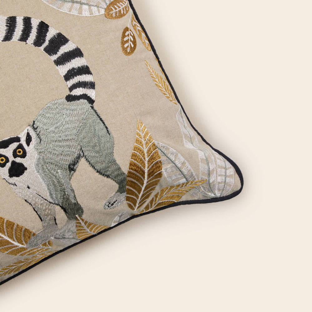Housse de coussin déco Madagascar en tissu naturel et teinte ocre - 4