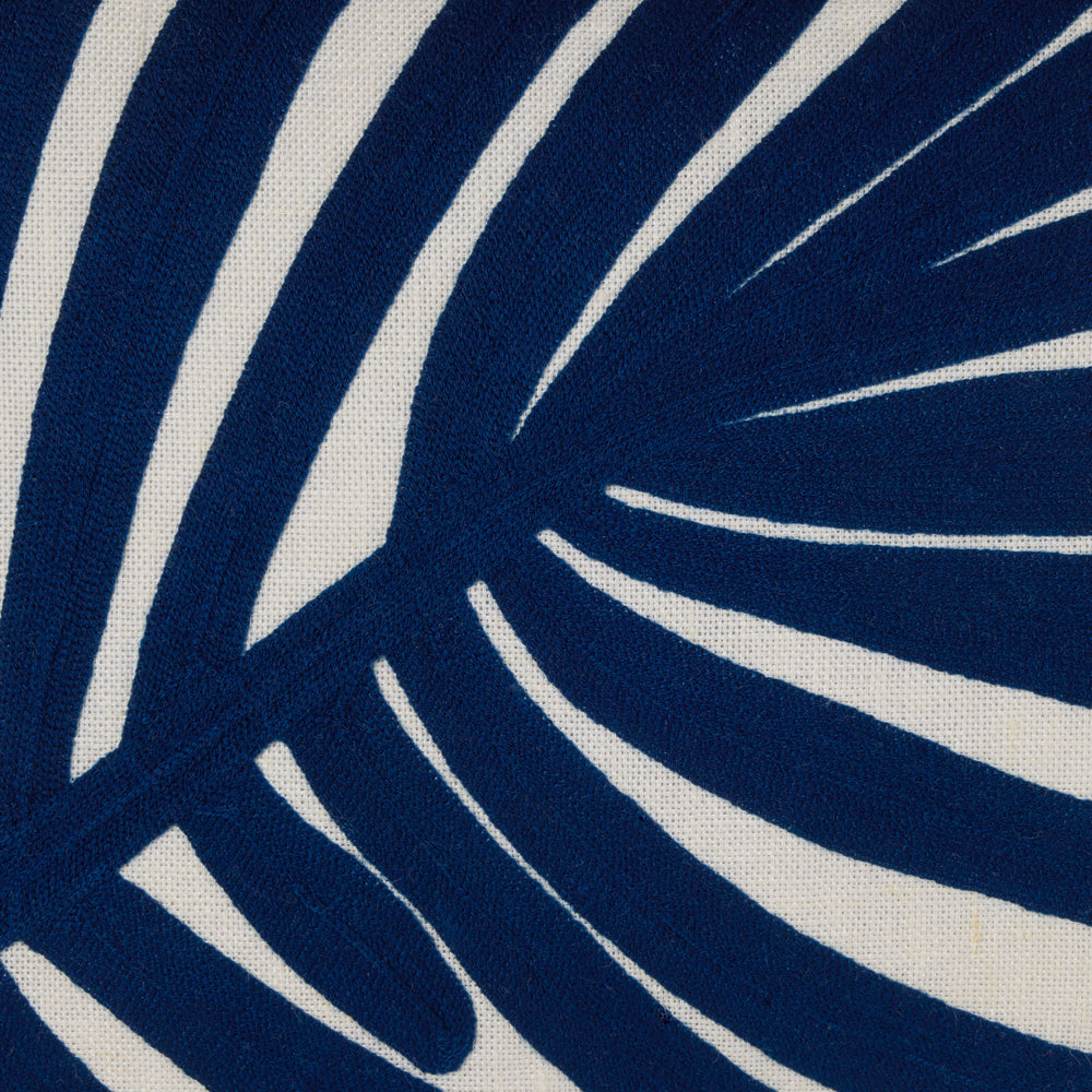 Housse de coussin TROPI écru et indigo élégante broderie feuille palmier - 6