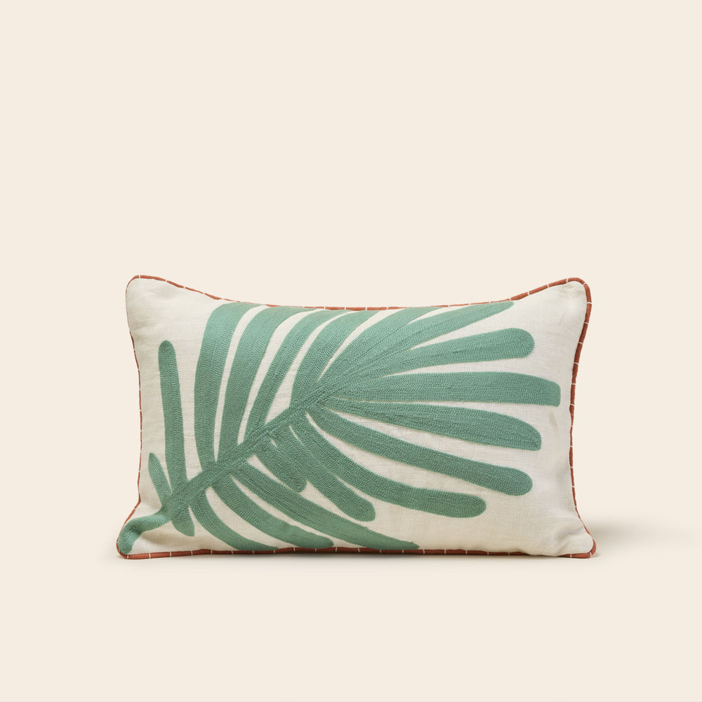 Housse de Coussin TROPI Écru et Vert Tropique Broderie Feuille de Palmier - Décoration Élégante et Artisanale