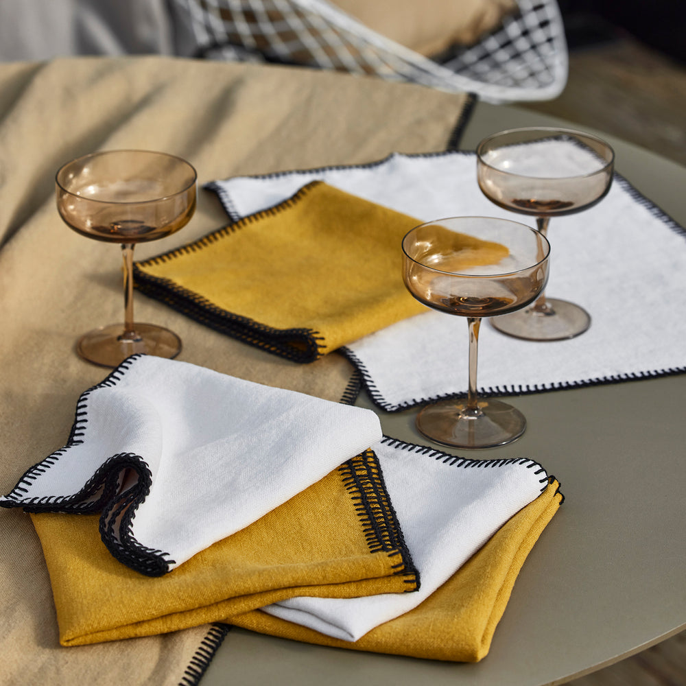 Serviette de table NINO 100% lin certifié Oeko-Tex - Ocre et feston noir - 2