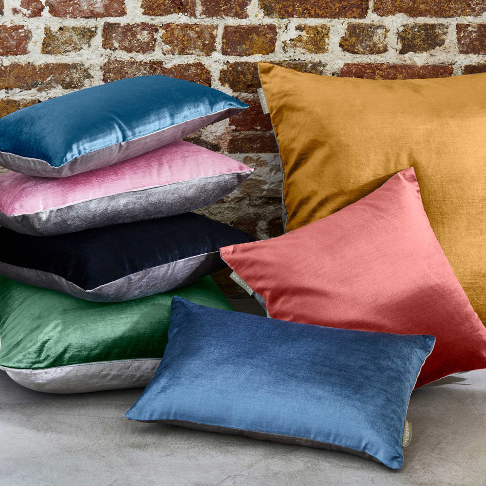 Housse de coussin CASTIGLIONE bicolore vert pin et taupe en velours - 7