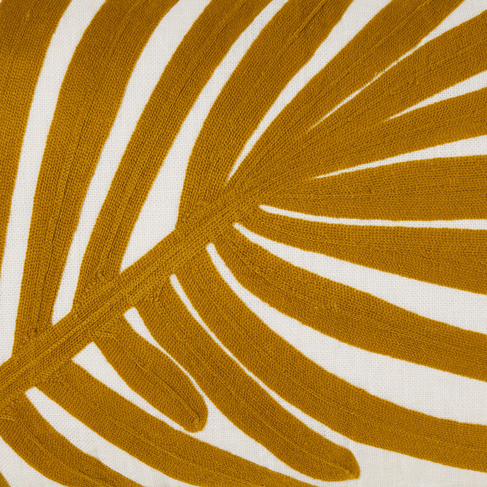 Housse de coussin brodée TROPI coloris écru et moutarde - Motif palmier artisanal - 6