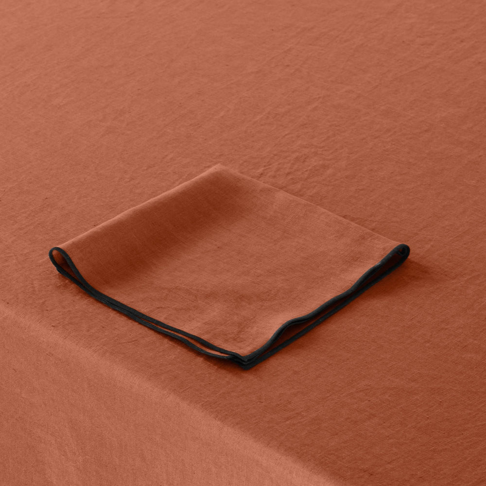 Nappe Carrée CARLINA en Lin Lavé Terracotta et Bourdon Noir - 9