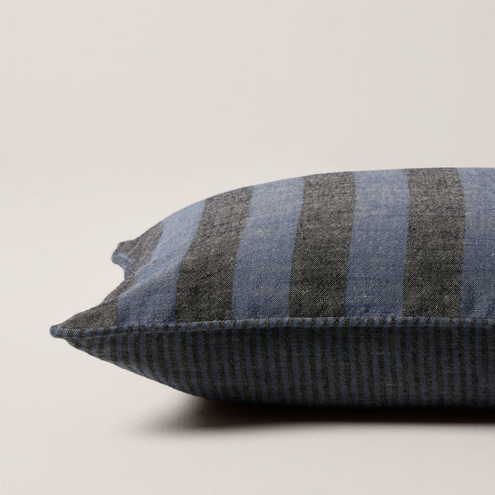 Housse de coussin TANGUY indigo et noir uni motif biface - 7