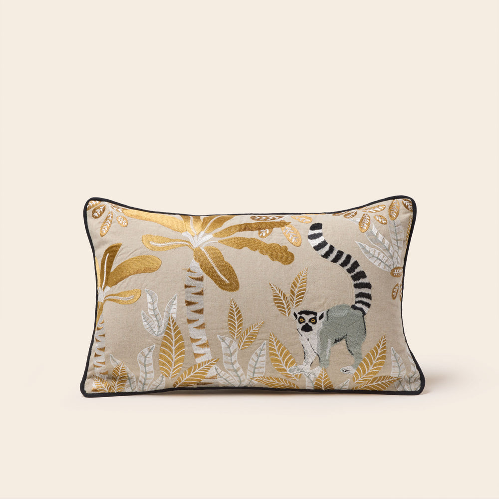 1. Coussin déco MADAGASCAR élégant design naturel ocre et beige - 3