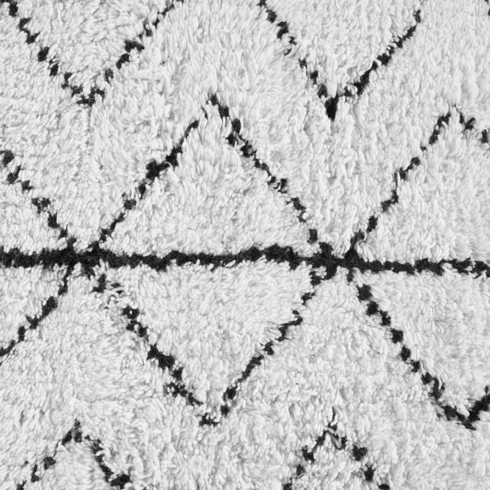 Tapis YDIR élégant ivoire et noir motif berbère artisanal - 9