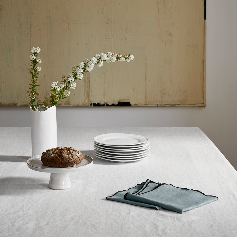 Nappe carrée CARLINA en lin lavé blanc pur et bourdon noir - 4