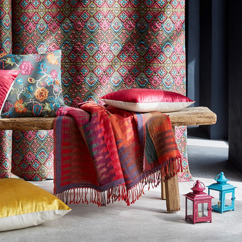 Plaid KHAN cardinal en pure laine motif ikat artistique - 4