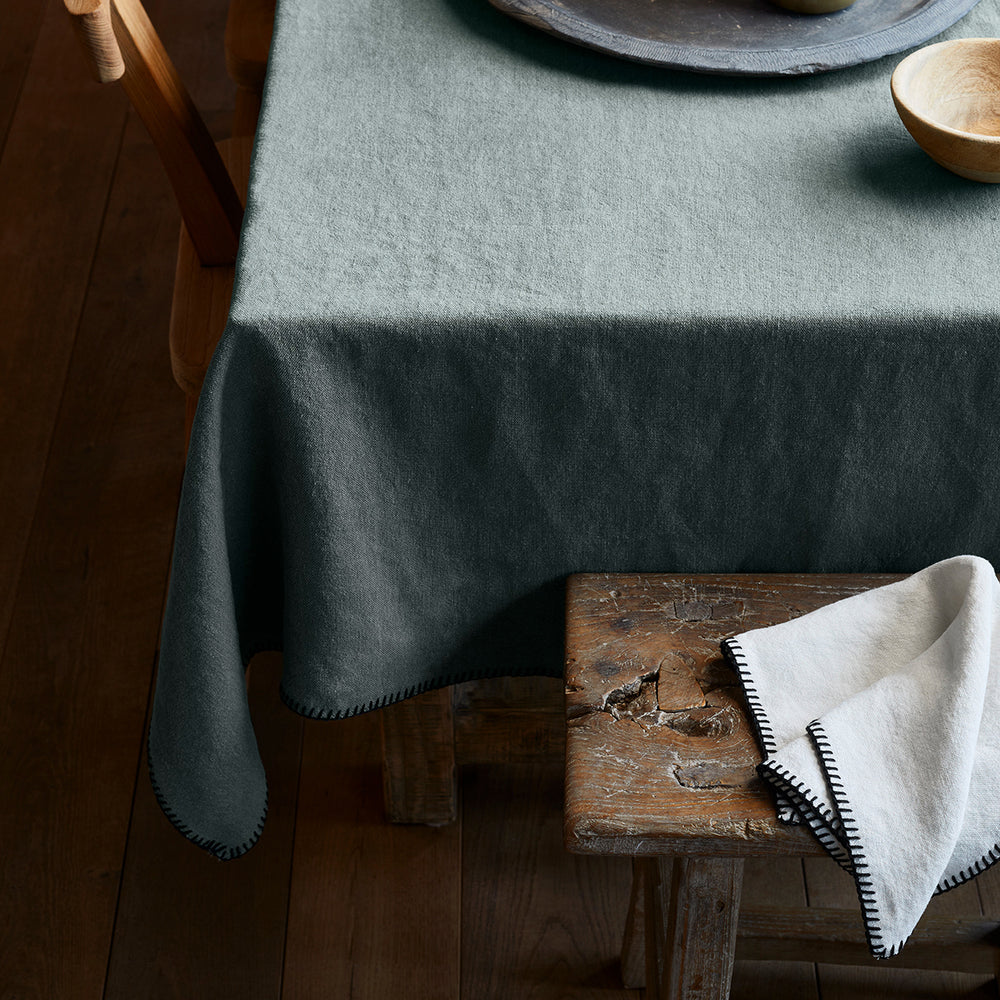 Nappe Rectangulaire NINO 100 % Lin Européen Certifié Oeko-Tex - Vert de Gris avec Feston Noir - 3