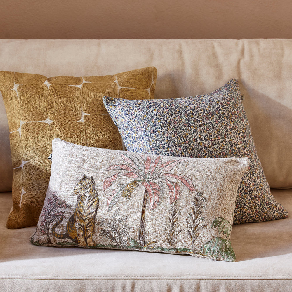 Housse de coussin MAHARA Jacquard Beige et Pastel Design Floral Élégant - 3