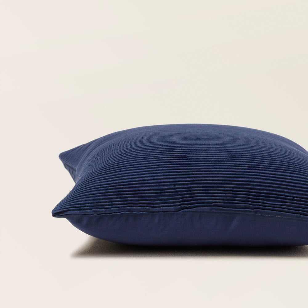 Housse de Coussin Ondine en Coton Indigo avec Détails Plissés - 6