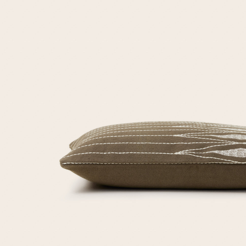 Housse de coussin carré brodée ESRA olive brune - 7