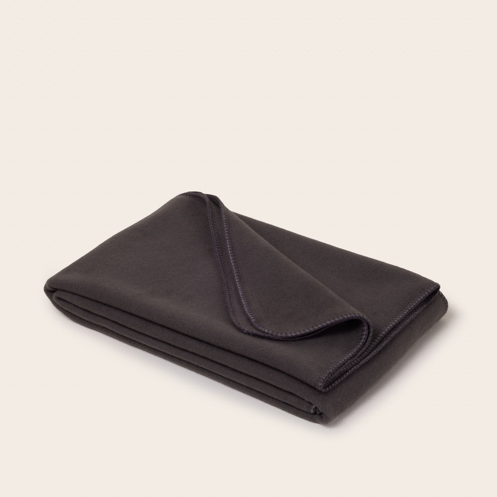 Plaid SWAHN gris anthracite douillet et élégant pour cocooning hivernal