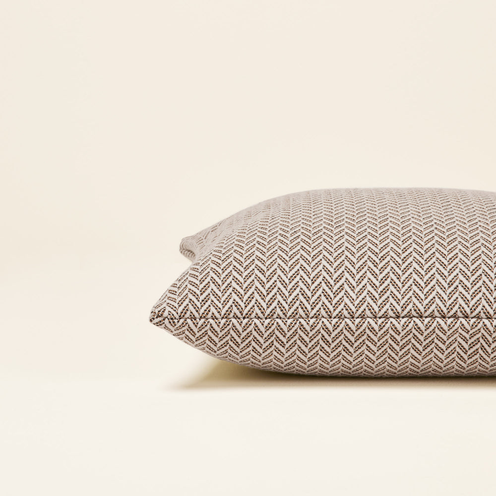 Housse de coussin ALEJANDRO Écru Ocre et Noir Motif Chevron - 4