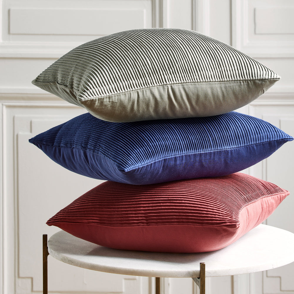 Housse de coussin décorative ONDINE vétiver en coton plissé - 3